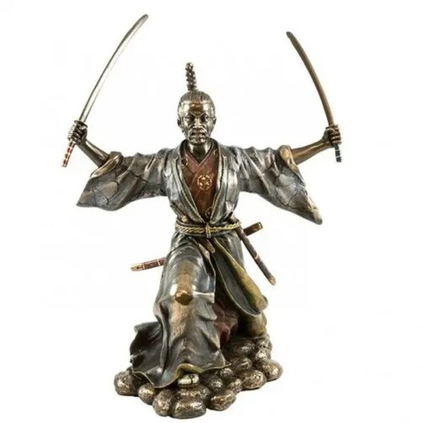 Samurai Figur mit zwei Schwertern