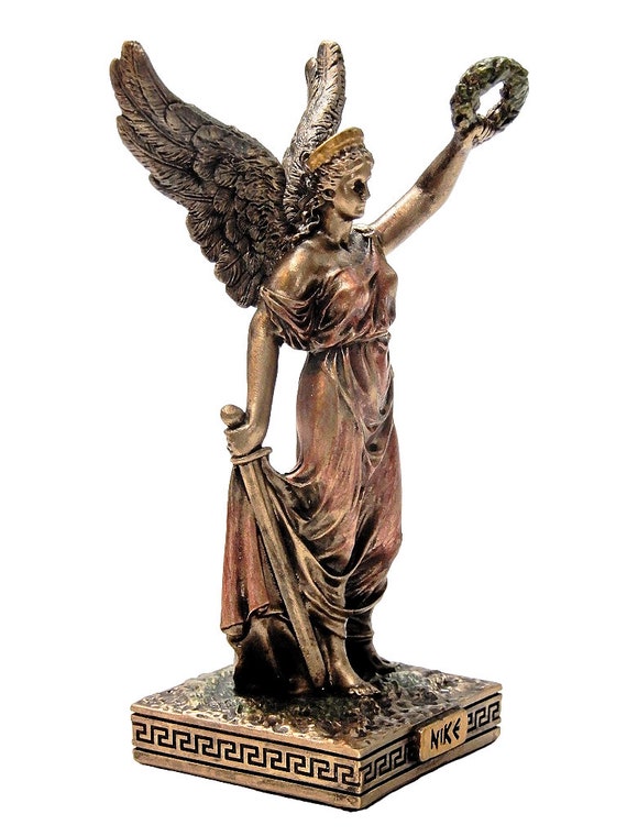 勝利のシンボル、ニケ - 剣と月桂冠を持つ勝利の女神ニケ - Etsy 日本