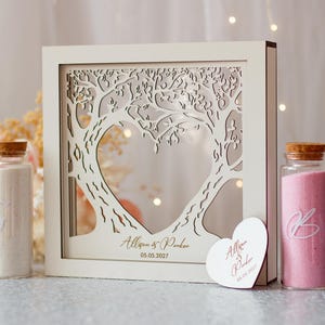 Set di sabbia per matrimonio Unity con albero genealogico, iniziali e data, cornice in legno e acrilico, vari colori, sabbia colorata in sacchetti di carta kraft, matrimonio in spiaggia