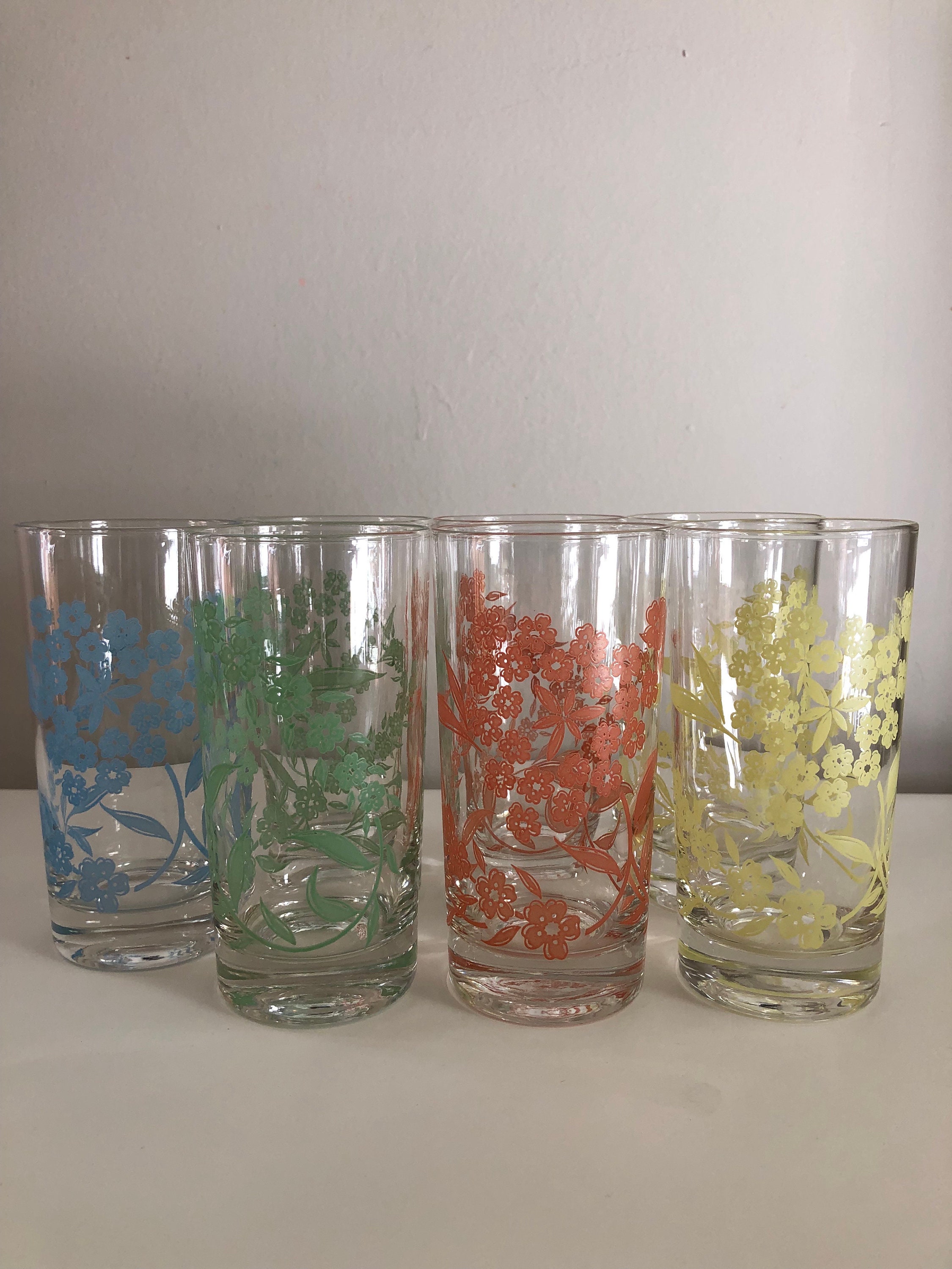 verres vintage à motif floral