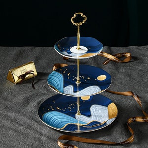 Europees keramisch koffieservies Keramisch theeservies Retro theeservies Handgeschilderd goud keramiek theeservies Middagtheeservies 3 tier cake stand