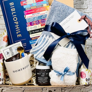 Book Lover Gift Box: 'Bibliophile' Book, Scarf, Candle & Mug
