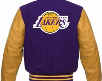 Los Angeles Lakers Varsity Jacke – NBA Letterman in Purple mit gelben  Lederärmeln