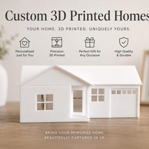 Op de afbeelding: Een wit 3D-geprint modelhuis met een schuin dak, ramen en een garagedeur. De afbeelding bevat de tekst "Custom 3D Printed Homes" en "Bring Your Memories Home. Beautifully Captured in 3D."