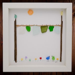Zeeglasvogels, zeeglas woondecoratie, zeeglas kunst aan de muur, kleurrijke zeeglazen vogels en wasgoed sieren deze op het strand geïnspireerde foto