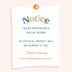 Puede incluir: Un aviso blanco con un chinche amarillo en la esquina superior derecha. El texto dice "Notice" en letras de colores. El texto contin&uacute;a "Est&aacute;s comprando un dise&ntilde;o digital. No se enviar&aacute; ning&uacute;n producto f&iacute;sico. - Tumbler treasury www.tumblertreasury.co.uk"