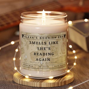 Personalized Smells Like She&#39;s Reading Again Bookish Era Funny Candle Gift, Custom Soy Wax Candle For Wife,  Literary Gift for Book Lovers