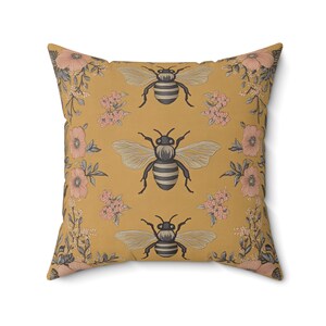 Künstlerisches Boho Blumenbienenwurfkissen, Cottagecore frühlingshaftes Dekorateurkissengeschenk, Naturalismusinsekten-Hummel-botanischer Hauptakzent Bild 5