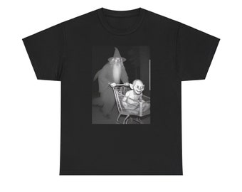 T-shirt grafica Gandalf che spinge Gollum nel carrello della spesa - Stravagante stampa della Terra di Mezzo