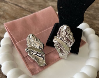 Hammered Silver Earrings, Bold Earrings, Big Silver Earrings, 60s Earrings, Silver Stone Earrings, Retro Earrings, Y2K Earrings