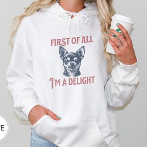 Retro First of All I'm a Delight Chihuahua Sweatshirt, Funny Chihuahua Shirt, Chihuahua Dog Mom Hoodie, Vintage Sarcastic Dog Mom Crewneck afbeelding 10