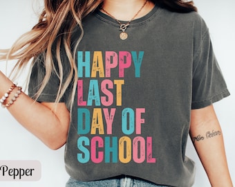 Feliz último día de clases Camiseta Comfort Colors Camiseta de fin de año para maestros, camiseta de director, camiseta para personal de oficina, camiseta escolar