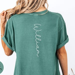 Custom Football Mom Tshirt Comfort Colors, Personalized Football Mama Shirt with Name on Back, Mom Game Day Tee Sports Mom Gift for Team Mom bild 3