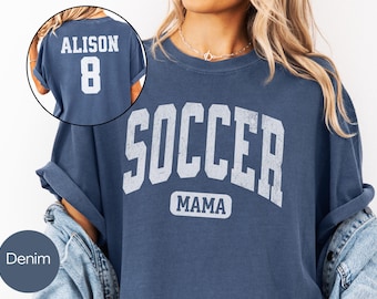 Couleurs confortables de chemise de maman de football personnalisée, chemise personnalisée de maman de football de nom, cadeau de football de maman de tshirt de football pour la maman t-shirt de maman de match de football