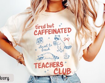 Camisetas divertidas de fin de año para profesores, colores cómodos, camiseta para el último día de clases, camiseta del club de profesores cansados pero con cafeína, regalo para profesores