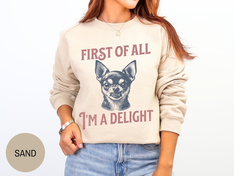 Retro First of All I'm a Delight Chihuahua Sweatshirt, Funny Chihuahua Shirt, Chihuahua Dog Mom Hoodie, Vintage Sarcastic Dog Mom Crewneck afbeelding 9