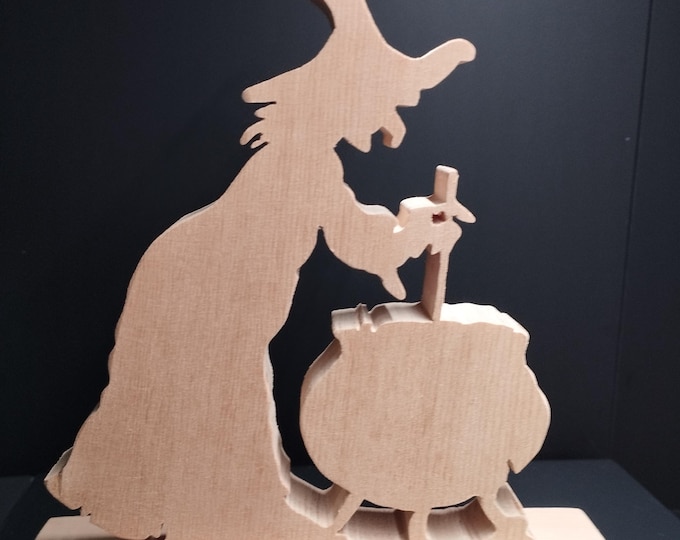 H63-Hexe mit Kessel aus Zirbenholz