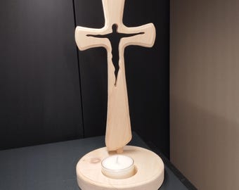 Zirbenholz Kreuz mit Ausschnitt | Modernes Holzkreuz Jesus | Handgemachtes Geschenk Taufe Kommunion | Religiöse Deko Holz | Österreich