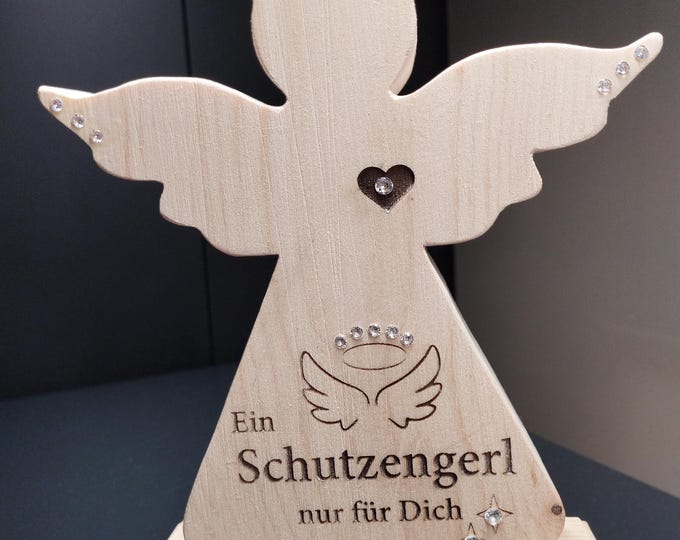 Schutzengerl mit Herz aus Zirbenholz  mit Swarovski-Strass und Beschriftung