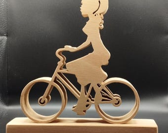 R-17 Radfahrerin aus Zirbenholz