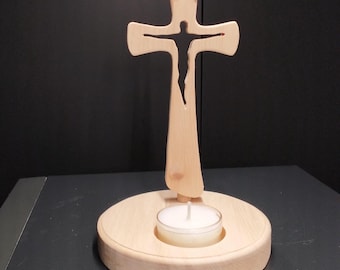 Zirbenholz Kreuz mit Ausschnitt | Modernes Holzkreuz Jesus | Handgemachtes Geschenk Taufe Kommunion | Religiöse Deko Holz | Österreich