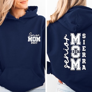 Sudadera Senior Mom 2027, Suéter personalizado para mamá de graduación 2027, Regalo de graduación para graduados, Conjunto a juego para la familia Senior Mom 2027, Sudadera de cuello redondo Clase del 27 imagen 9