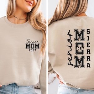 Sudadera Senior Mom 2027, Suéter personalizado para mamá de graduación 2027, Regalo de graduación para graduados, Conjunto a juego para la familia Senior Mom 2027, Sudadera de cuello redondo Clase del 27 imagen 10