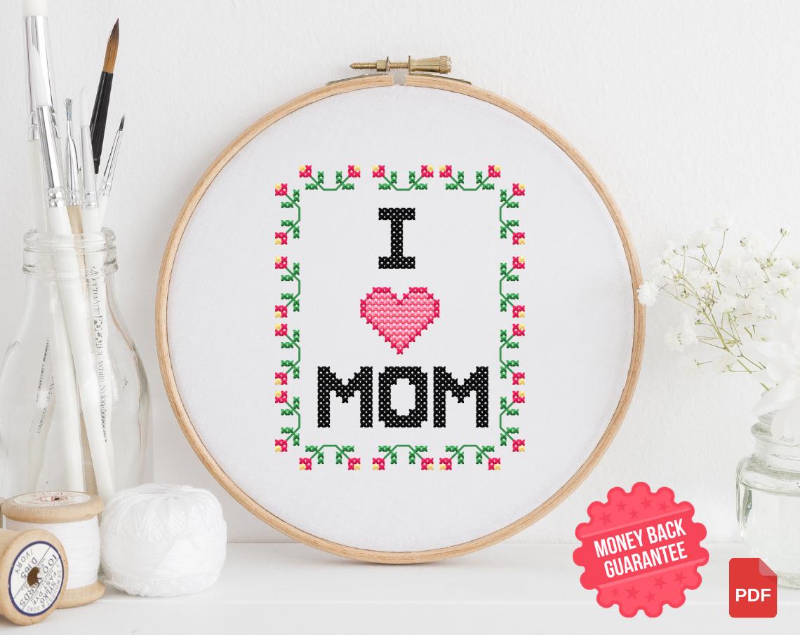 Patrón de punto de cruz "Amo a Mamá" en PDF: Mini bordado floral para regalar en el Día de la Madre