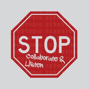 Puede incluir: Una señal de stop roja con texto blanco que dice "STOP" y las palabras "Collaborate & Listen" escritas en estilo graffiti blanco y negro.