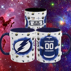 Einzigartige 11 Unzen Tasse mit personalisiertem Jersey Namen und Zahlenakzenten