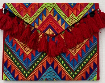 Cartera hecha a mano con bordado de Guatemala / Clutch de Guatemala