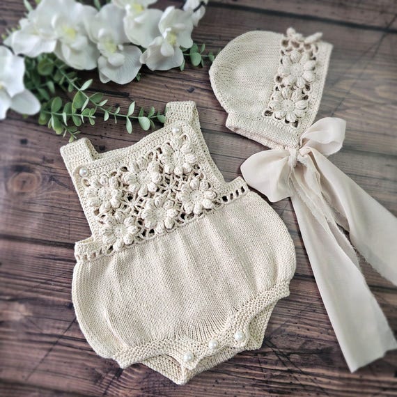 Conjunto de piezas de mameluco y gorro para recién nacido