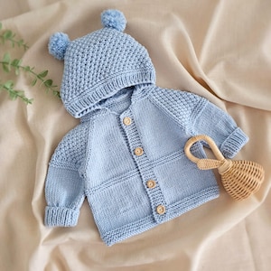 Handgestrickte blaue Strickjacke mit Kapuze, niedlicher Pullover für Baby-Jungen, Bio-Babykleidung, Babygeschenk für Jungen, Babypartygeschenk