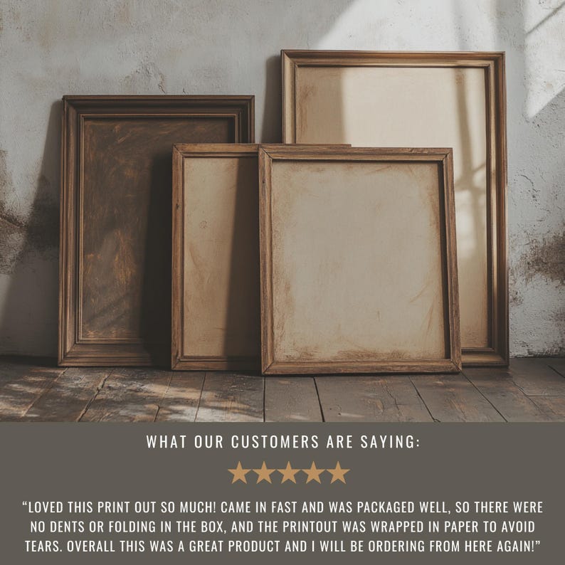 Puede incluir: Cuatro marcos de fotos de madera de diferentes tama&ntilde;os, apoyados contra una pared. Los marcos tienen un tono marr&oacute;n c&aacute;lido, y el papel interior tiene una apariencia vintage y envejecida. El texto "WHAT OUR CUSTOMERS ARE SAYING:" es visible en la parte inferior.