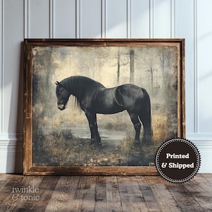 impression cheval noir vintage, décoration de forêt sombre, affiche cottagecore de mauvaise humeur, art de la ferme rustique, peinture équine ancienne, imprimé et expédié