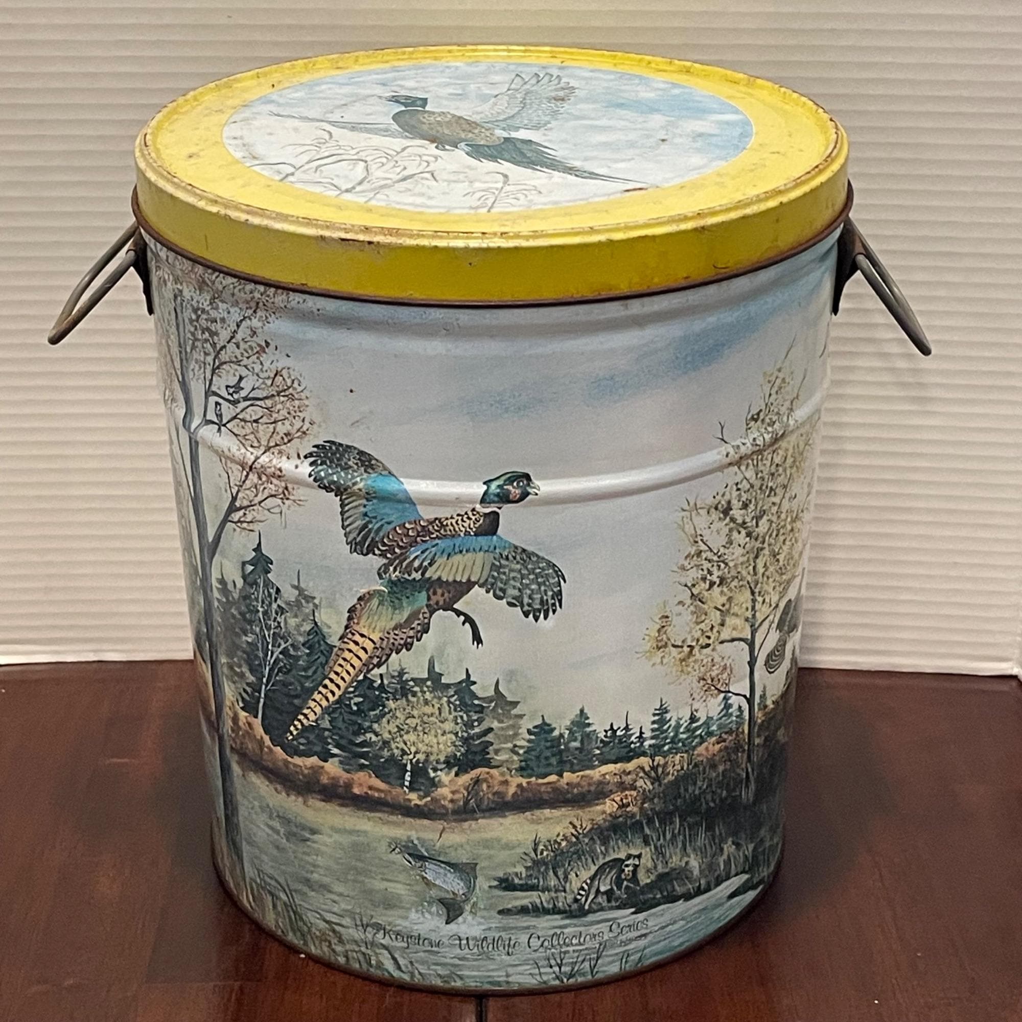 Vintage Keystone Wildlife Collectible Series Large Pretzel Tin