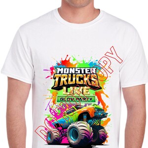 Może przedstawiać: Biała koszulka z kolorową grafiką przedstawiającą monster trucka. Grafika zawiera tekst "Monster Trucks Live Glow Party".