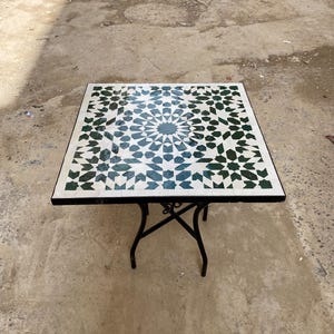 Handgefertigter Zellige Mosaik-Beistelltisch - Marokkanischer Keramikfliesen-Beistelltisch, Boho-Mittelmeer-Dekor