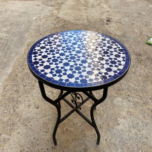 Handmade Moroccan Zellige Mosaic Table – Round Blue Tile Patio Accent Table