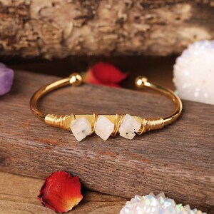 Crystal Cuff Gold Bracelet, Wire Wrap Handmade Bracelets, Gemstones Crystals, Gemstone Jewelry, Apatite,Sodalite, Tourmaline,Garnet,Fluorite zdjęcie 3
