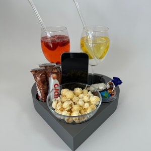 Couchbar in Herzform mit 2 Glasschalen Couch bar mini Snackbar Couchbar Herz Serviertablett Besonderes Geschenk Snackbox Bild 4