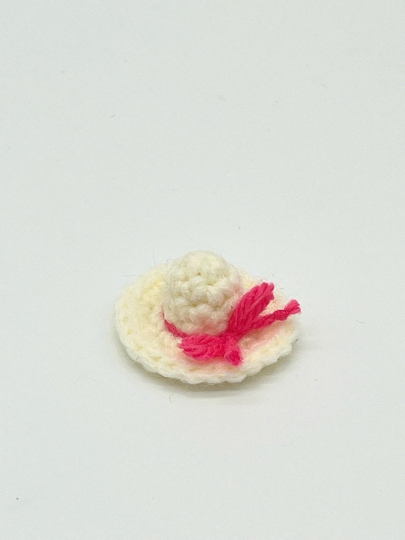 Mini gehaakt mutspatroon voor popaccessoire Eenvoudig haakpatroon Amigurumibundel sleutelhanger Rugzak bedelpatroon Eenvoudig gehaakt klein cadeau afbeelding 6