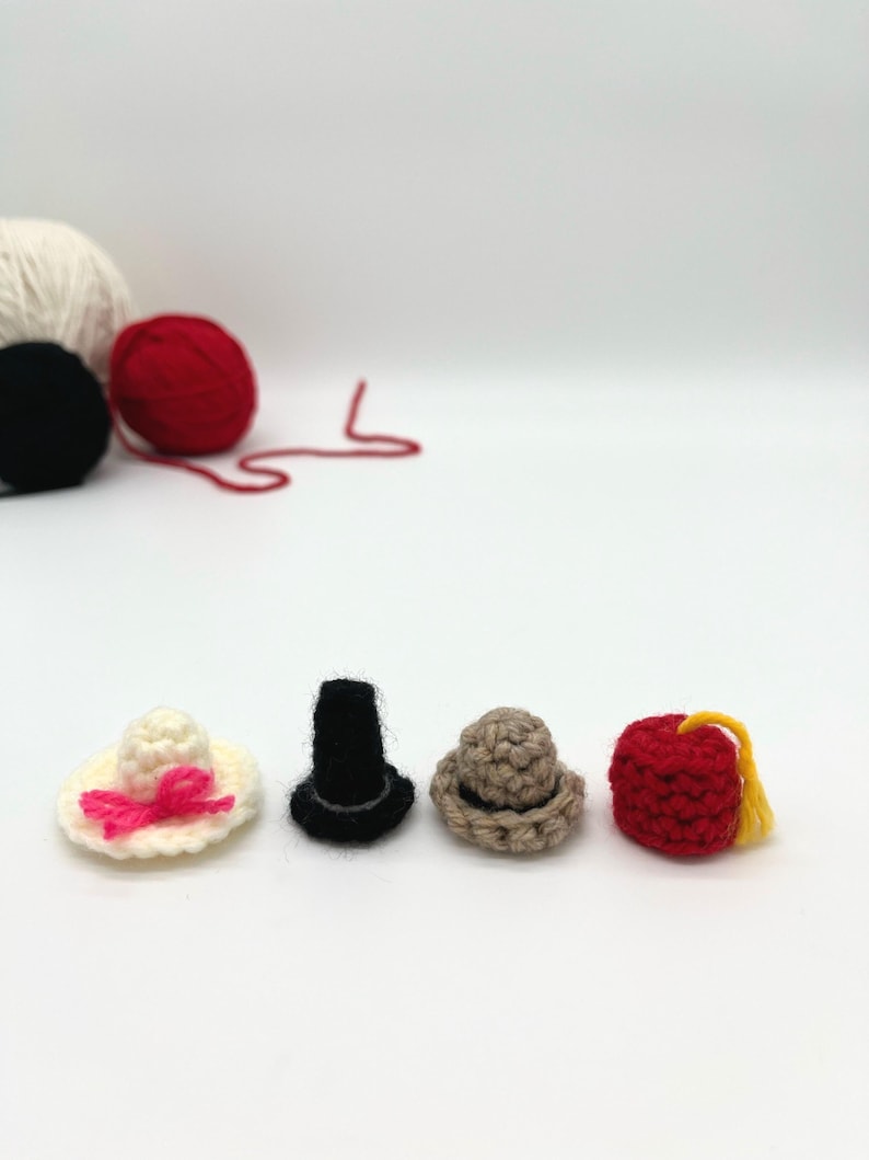 Mini gehaakt mutspatroon voor popaccessoire Eenvoudig haakpatroon Amigurumibundel sleutelhanger Rugzak bedelpatroon Eenvoudig gehaakt klein cadeau afbeelding 2
