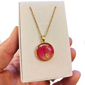 Joyería para mujer Colgante de resina con pétalos de rosa secos reales personalizable con una inicial Collar de flores de resina personalizado