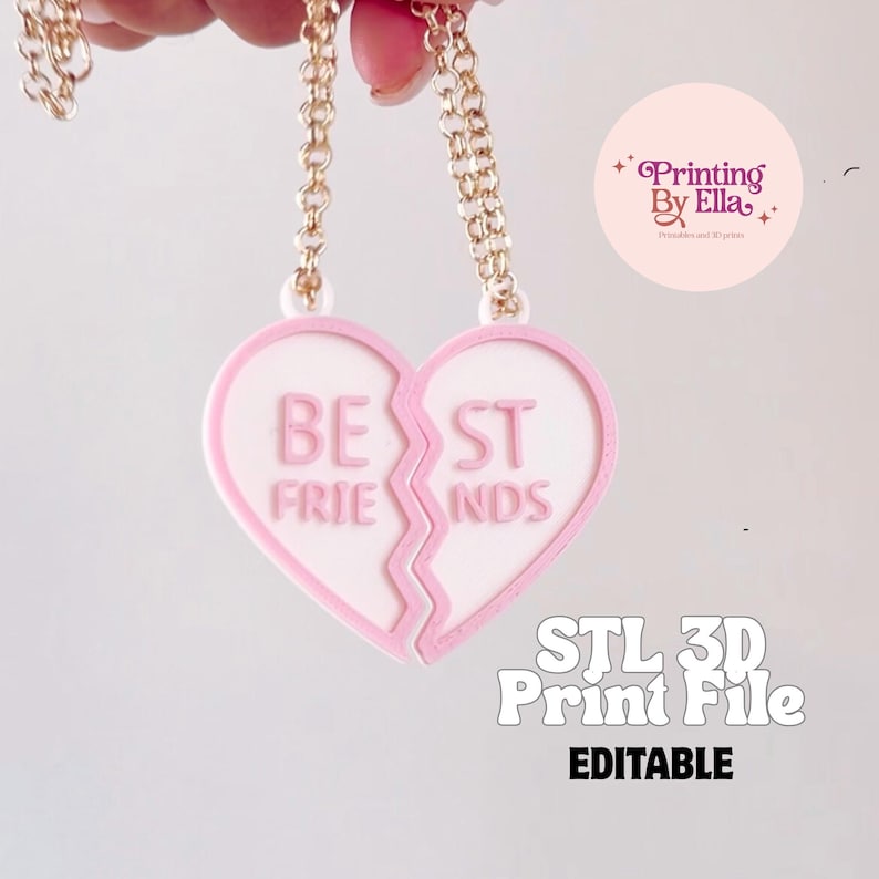 Pu&ograve; includere: Una collana rosa e bianca "Best Friends" con una catena dorata. Il ciondolo &egrave; un design a cuore spezzato con le parole "Best Friends" in rosa. L'immagine include anche il testo "STL 3D Print File" e "EDITABLE".