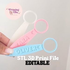 Può includere: Tre bacchette per bolle di sapone pastello, bianche, rosa e blu. Le bacchette rosa e blu hanno i nomi "ZARA" e "OLIVER" in rilievo. L'immagine include anche il testo "STL 3D Print File EDITABLE".