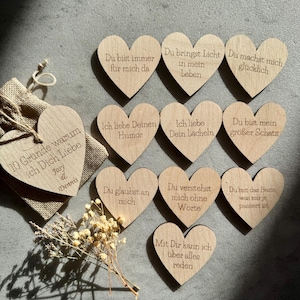 Zeige deine Liebe mit individuell gravierten Holzherzen – Einzigartiges Geschenk für Freundin oder Freund