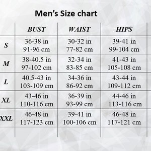 K&ouml;nnte beinhalten: Gr&ouml;&szlig;entabelle f&uuml;r Herren mit Ma&szlig;en in Zoll und Zentimetern f&uuml;r Brust, Taille und H&uuml;fte. Die Gr&ouml;&szlig;en umfassen S, M, L, XL und XXL.