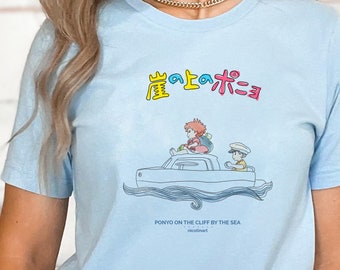 Ponyo auf der Klippe durch das Meer Studio Ghibli Anime inspiriert Design T-Shirt Unisex T-Shirt