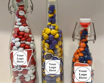 Bottiglia di vetro universitaria con M&M e logo adesivo (QUALSIASI SCUOLA)